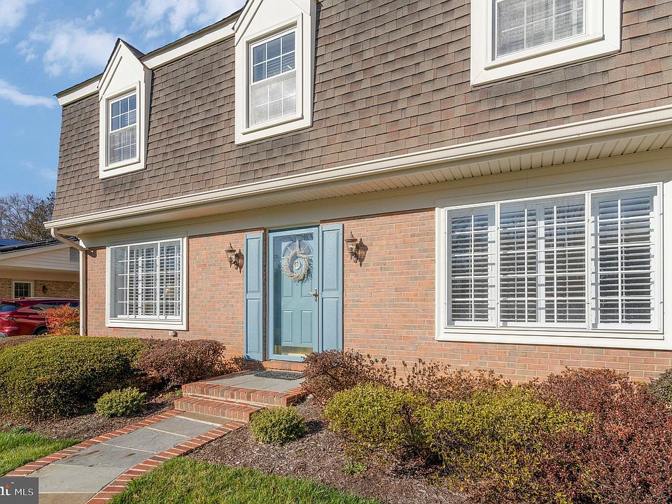 1st image of 9906 Barnsbury Ct