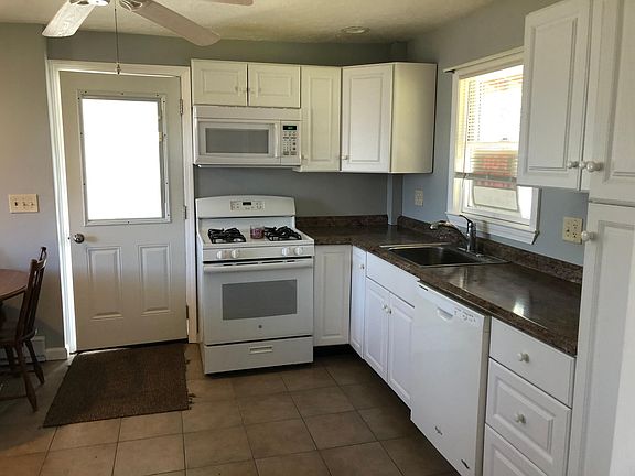 3rd image of 7 Old Orchard Ln