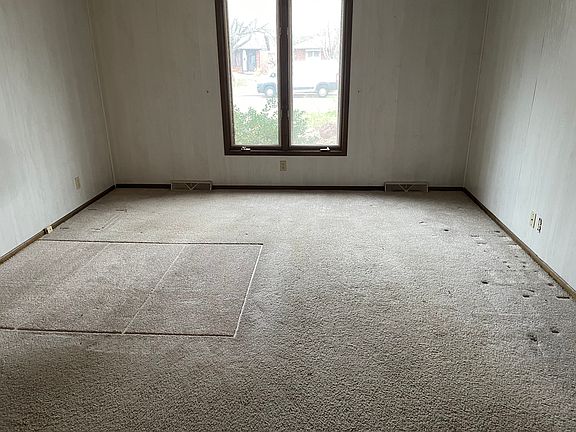 5th image of 1227 N Richmond Cir