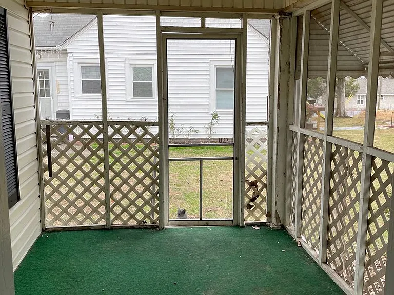 810 Dixon Ave — Photo 17