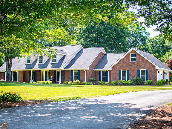 3rd image of 635 Bonner Rd
