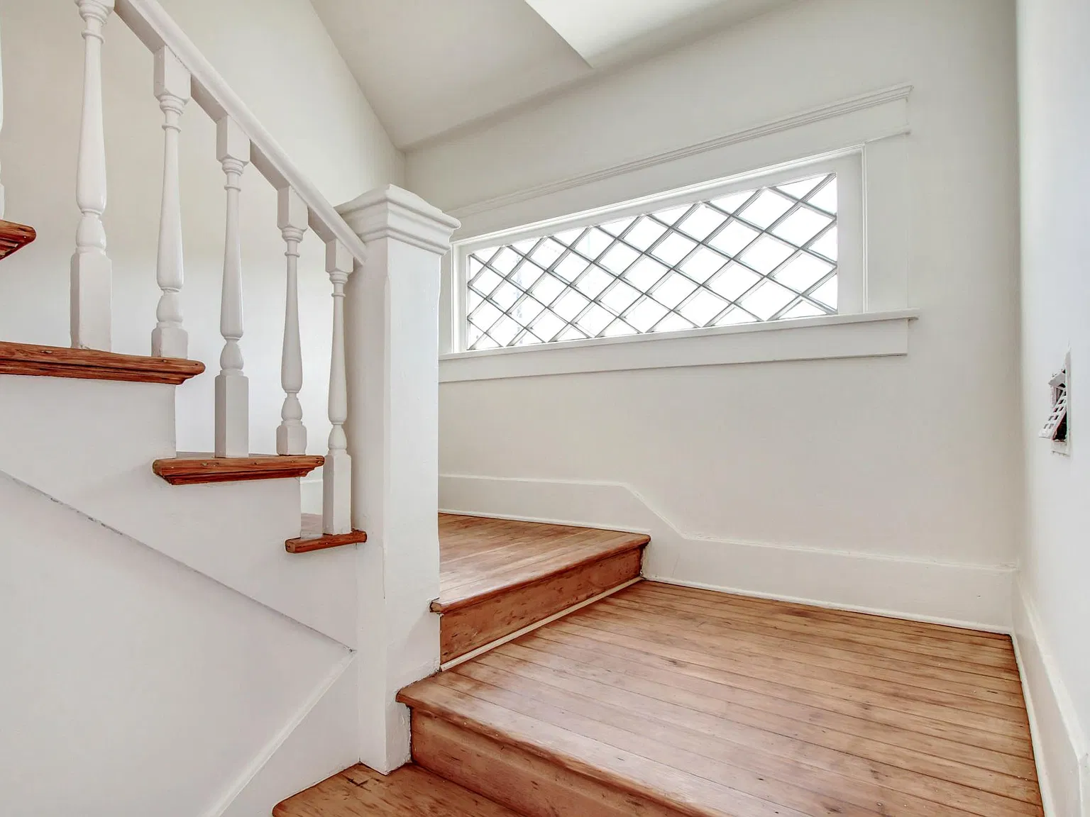 2 bed, 877 sqft, $4,150 — Photo 1