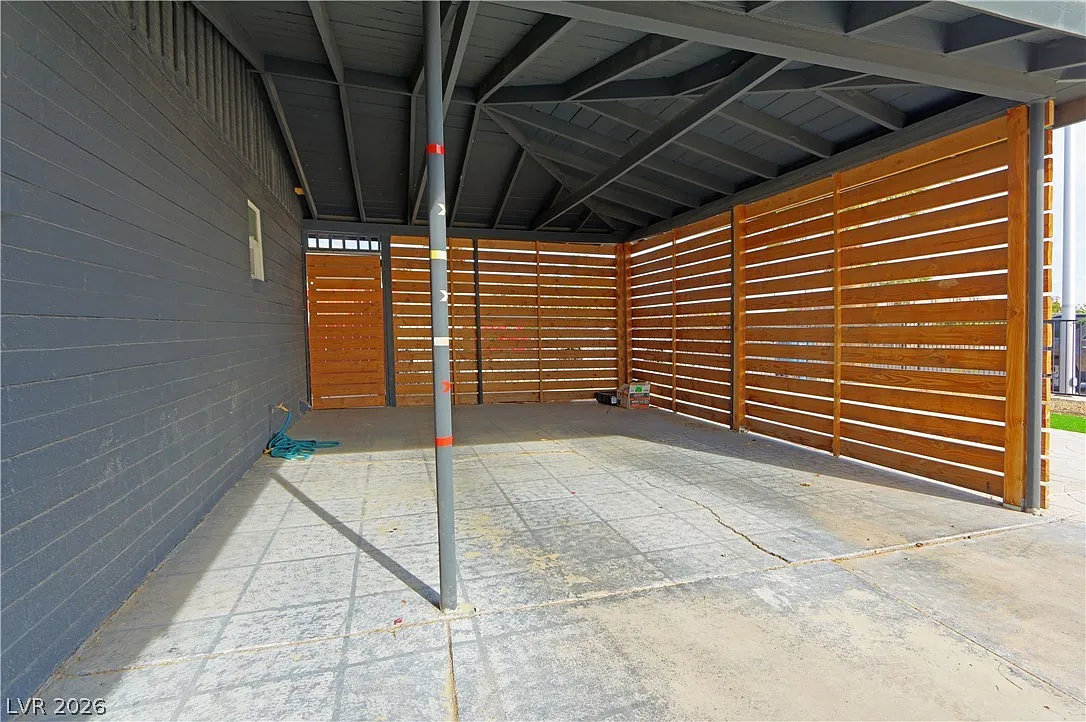 3 bed, 2.0 bath, 1833 sqft, $2,499 — Photo 3
