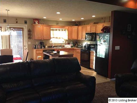 4th image of 131 Willow Creek Dr