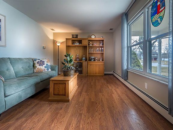 5th image of 3918 Thorton Dr