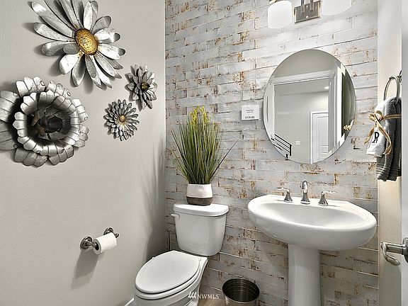 Pictures are of a another built Rush floor plan and are used to demonstrate the quality features and finish of a Rush Home. They may display pictures of upgrades and or materials no longer available.