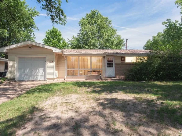 1312 Derby St, Salina, KS 67401