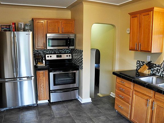 4th image of 2935 N Saint Paul St