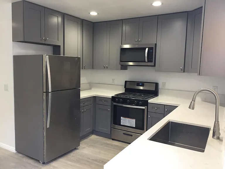 5038 Varna Ave — Photo 2