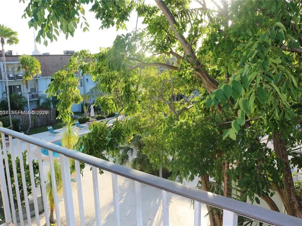 9611 SW 77th Ave APT 306A, Miami, FL 33156