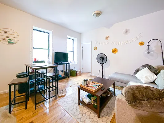 Rented by Compass | media 7