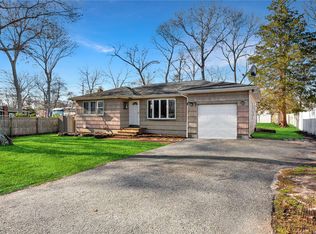 80 Surrey Dr, Center Moriches, NY 11934