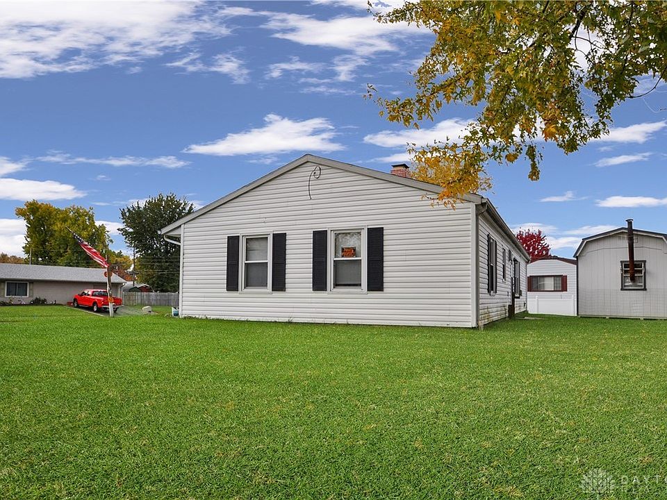 2nd image of 300 Rhoades Ave
