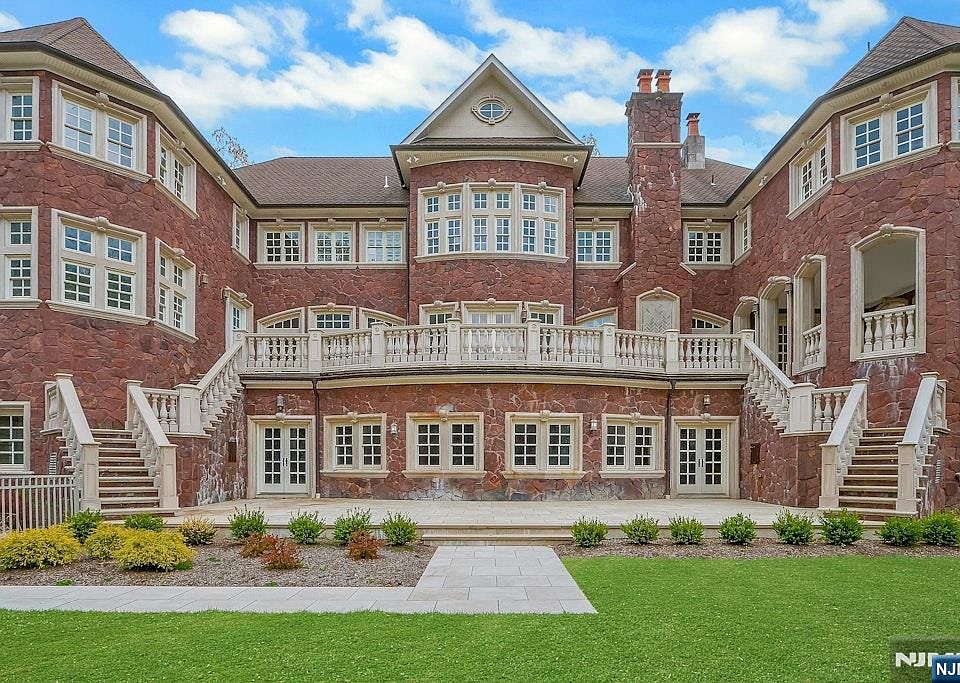 1st image of 67 Robin Ln