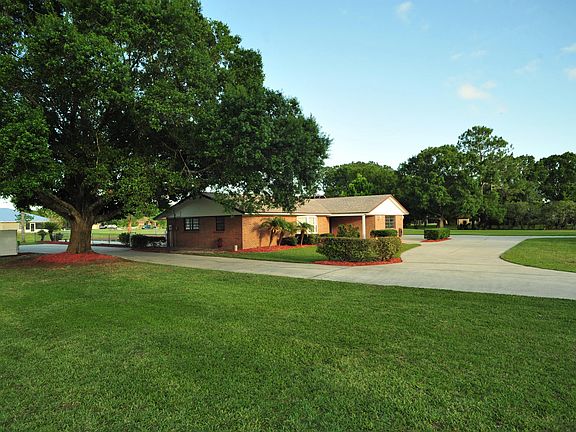 2nd image of 160 Country Circle Dr E