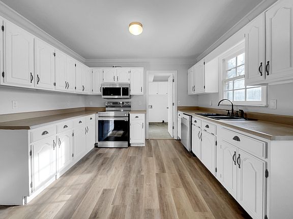 4th image of 776 Tara Ct
