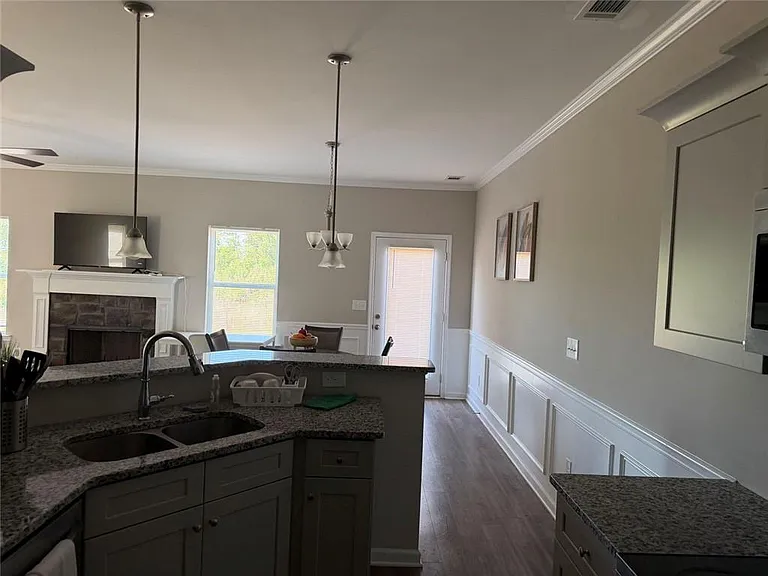 325 Melody Ln — Photo 8