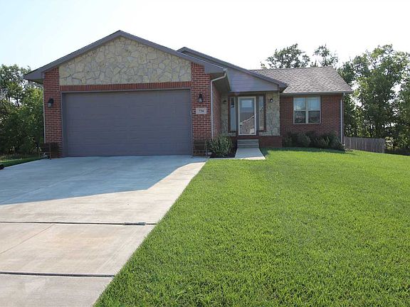 3rd image of 707 E Hedgewood Cir
