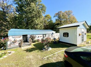 284 Ray Cross Rd, Harriman, TN 37748