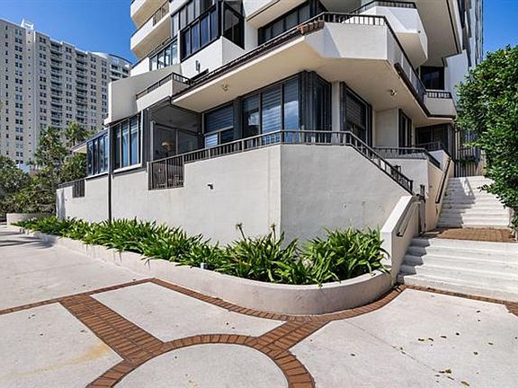 5th image of 520 Brickell Key Dr APT A200