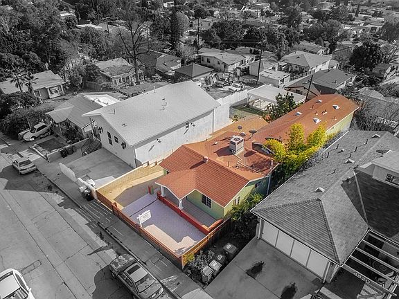 4th image of 4826 Hub St