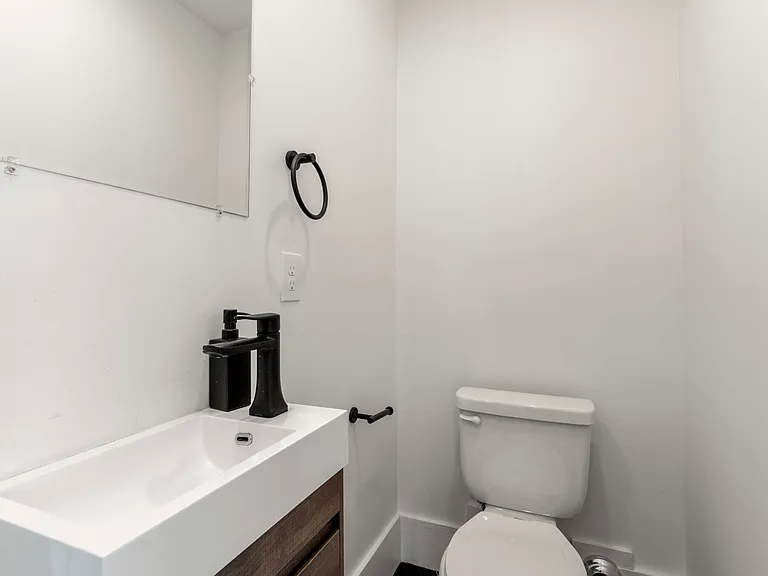 203 Nelson St — Photo 9