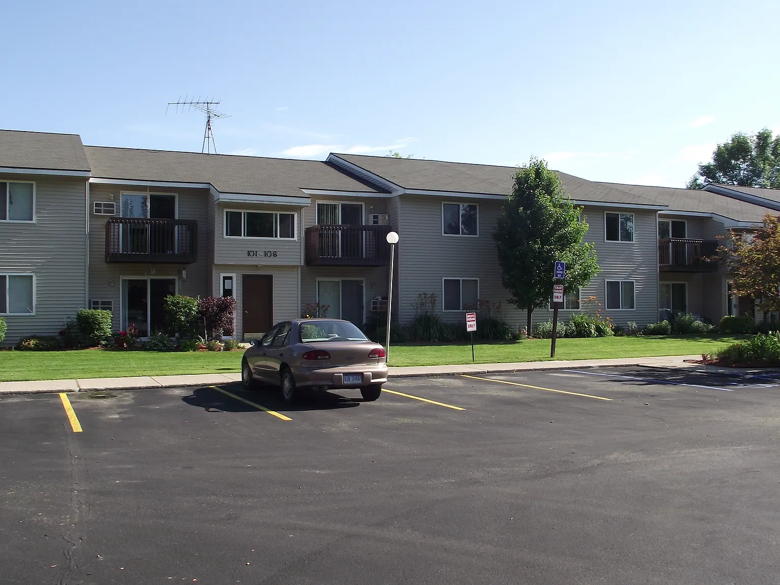 Rosebush Estates — Photo 1