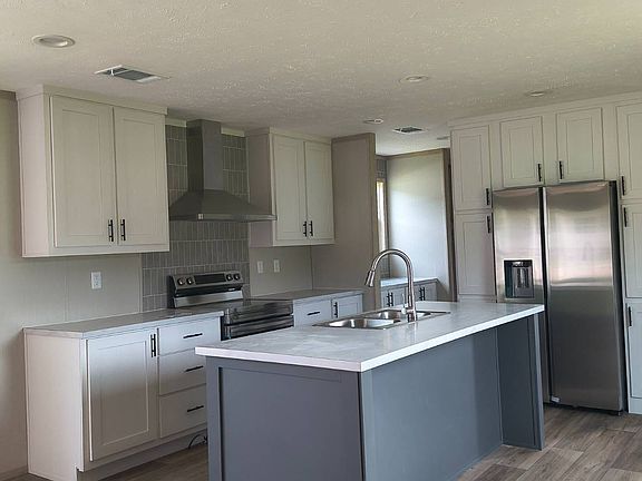 4th image of 149 Merritt Cir