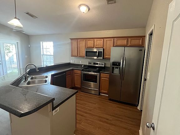 5th image of 60 Woodland St