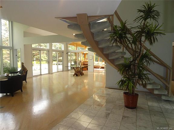 3rd image of 14 Hidden Springs Dr