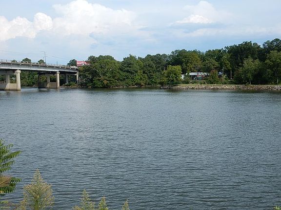 3rd image of 101 W Lake Dr