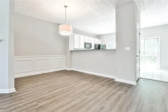Celeste Ln SW — Photo 3