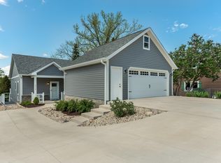 30306 Forest Dr, Burlington, WI