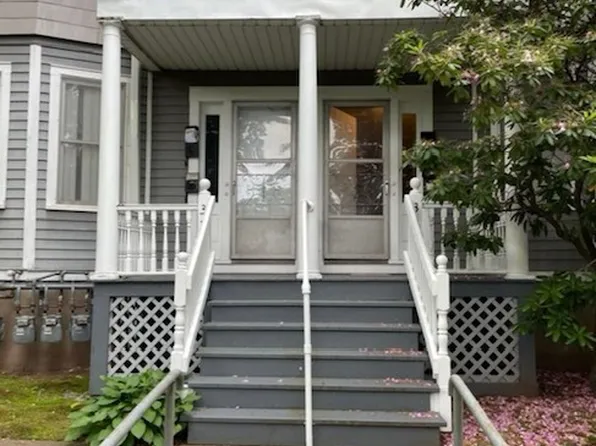 350 Center St Fl 2nd, Manchester, CT 06040