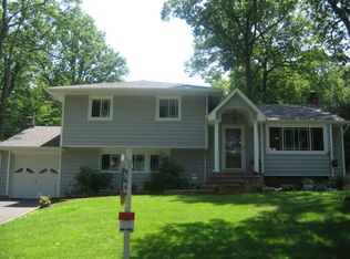 5 Nevinwood Pl, Huntington, NY 11743