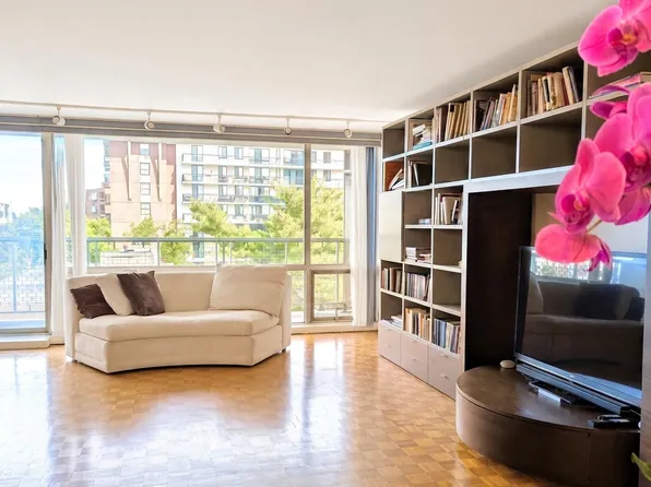 45 Longwood Ave APT 705, Brookline, MA 02446