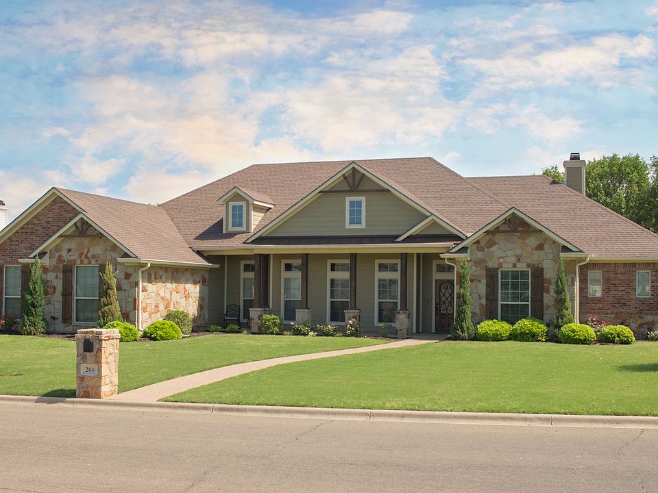1st image of 200 Laurel Oaks Ln