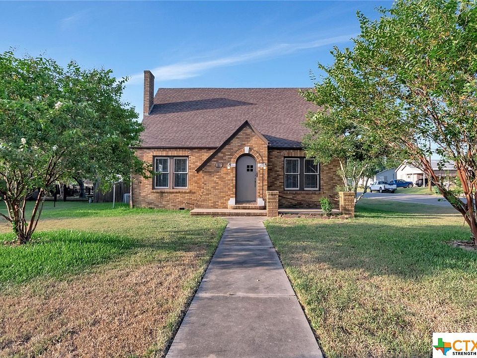 806 E Main St, Cuero, TX 77954 Zillow