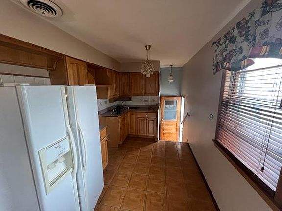 2nd image of 3600 Emerson St