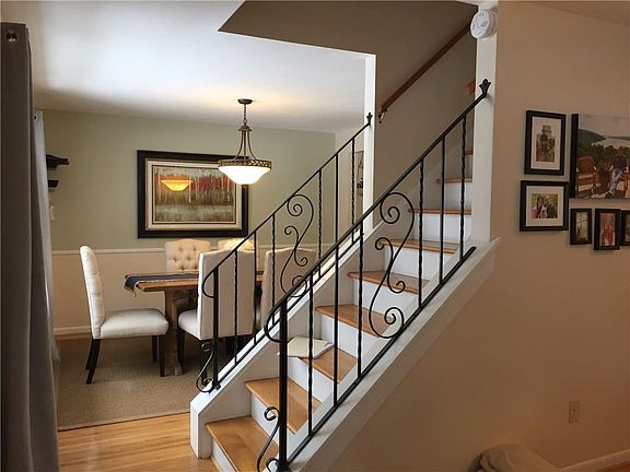 4th image of 27 Woodcrest Cir