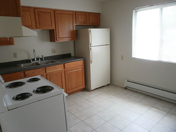 3rd image of 1405 Huntington Ave APT 1