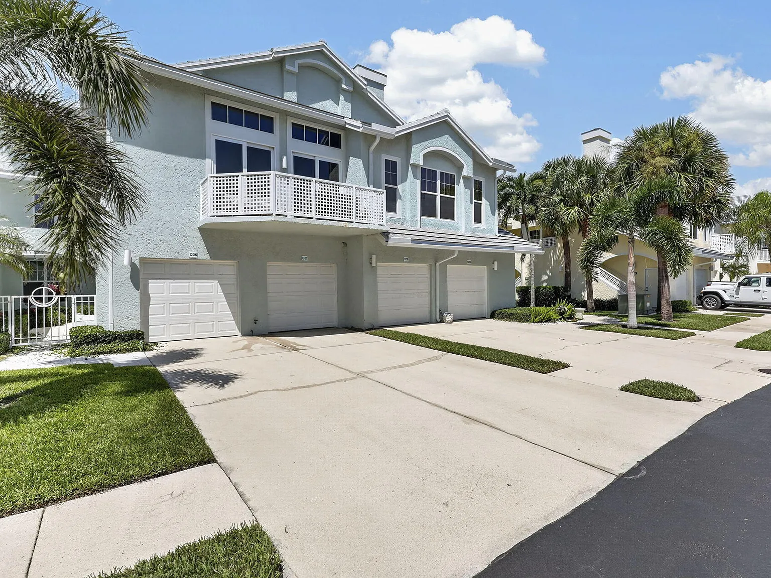 2 bed, 2.0 bath, 1263 sqft, $5,000 — Photo 3