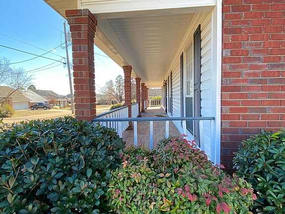 3rd image of 112 Pin Oak Dr