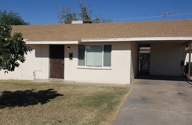 114 W Riley Dr — Photo 1
