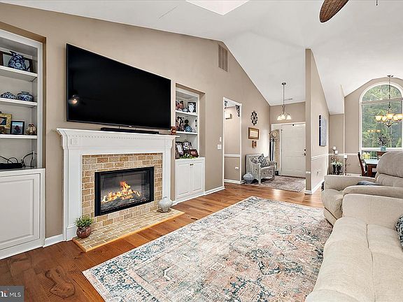 5th image of 202 Cedar Ct