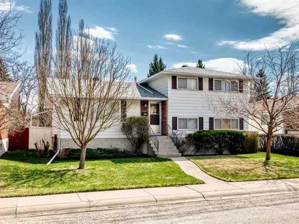 6612 W Longmoor Way SW, Calgary, AB T3E 5Z9