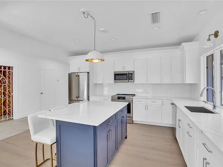 1916 Ocean Dr — Photo 17