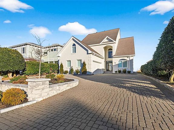 3rd image of 14 Bay Front Pl