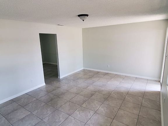 4th image of 2578 Seneca Ave