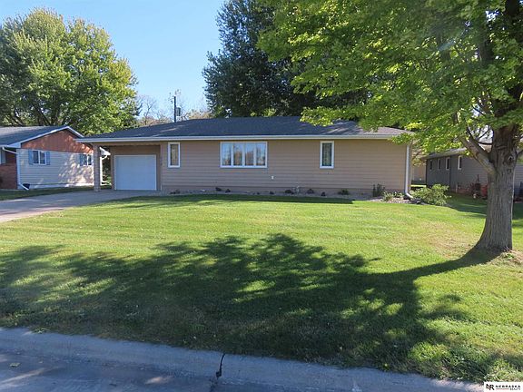 4th image of 304 S 1st St